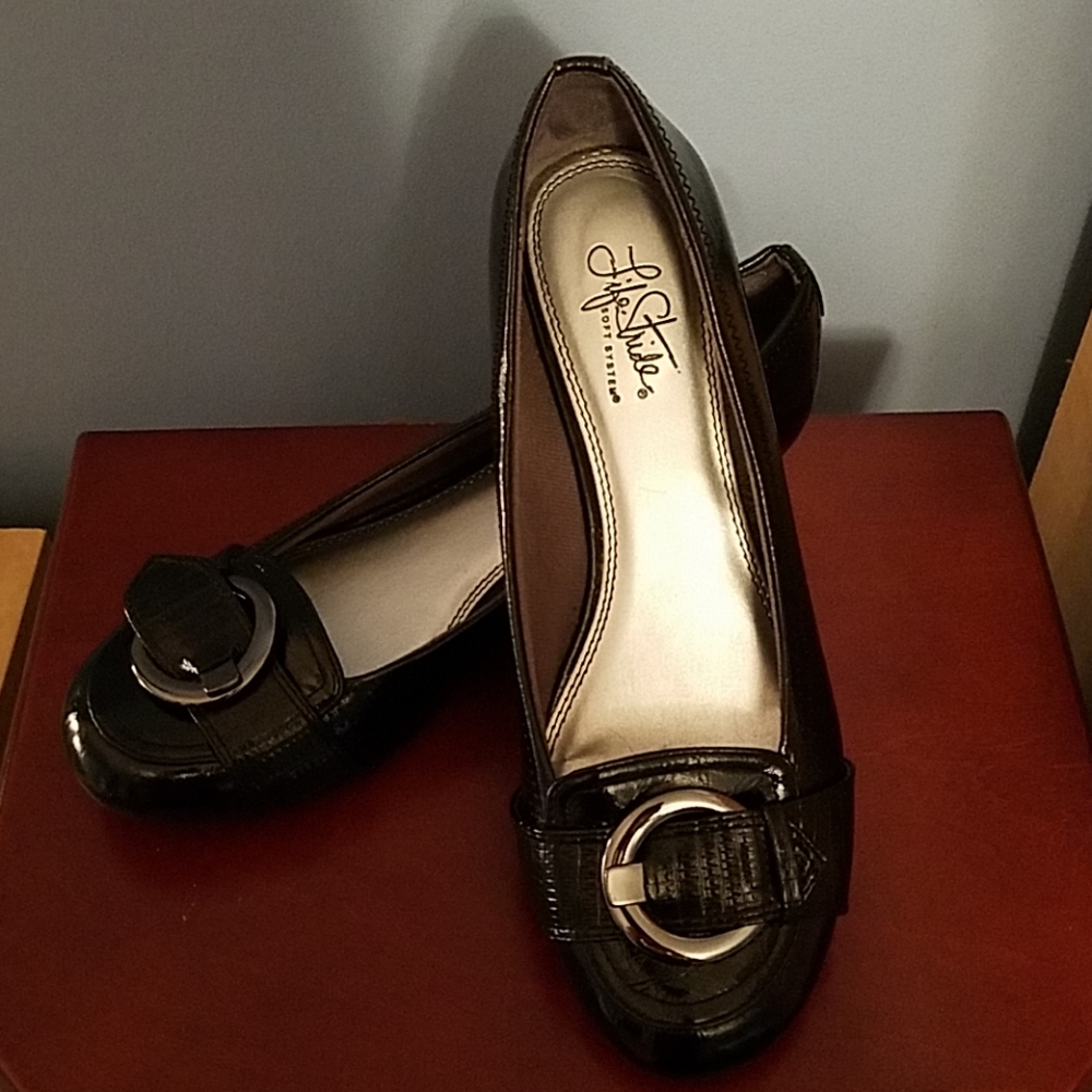 Life Stride Soft System Dress Shoes w/ Buckle